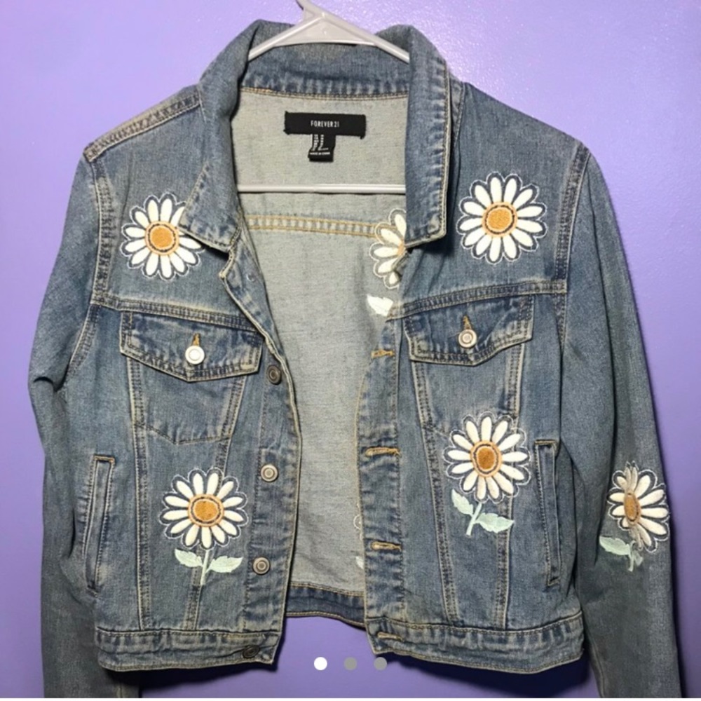 ADORABLE JEAN JACKET W/ FLOWER PATCHES